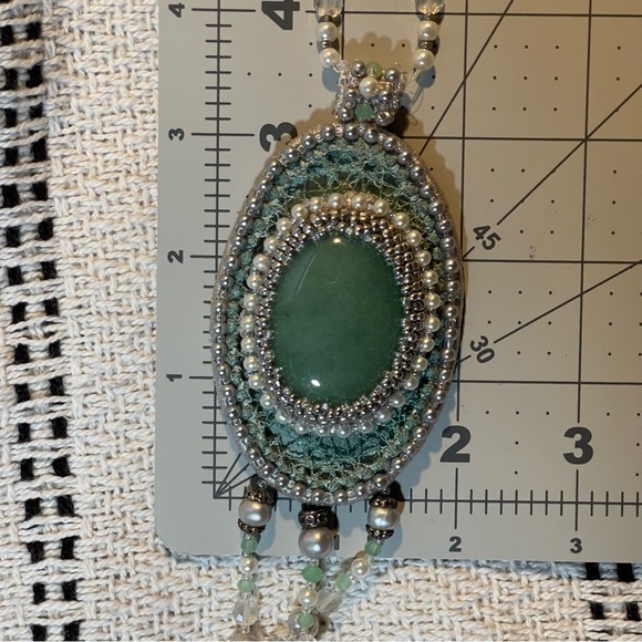 Beautiful Jadeite Semi-Precious Gemstones Large Pendant 20" Necklace - Picture 13 of 15